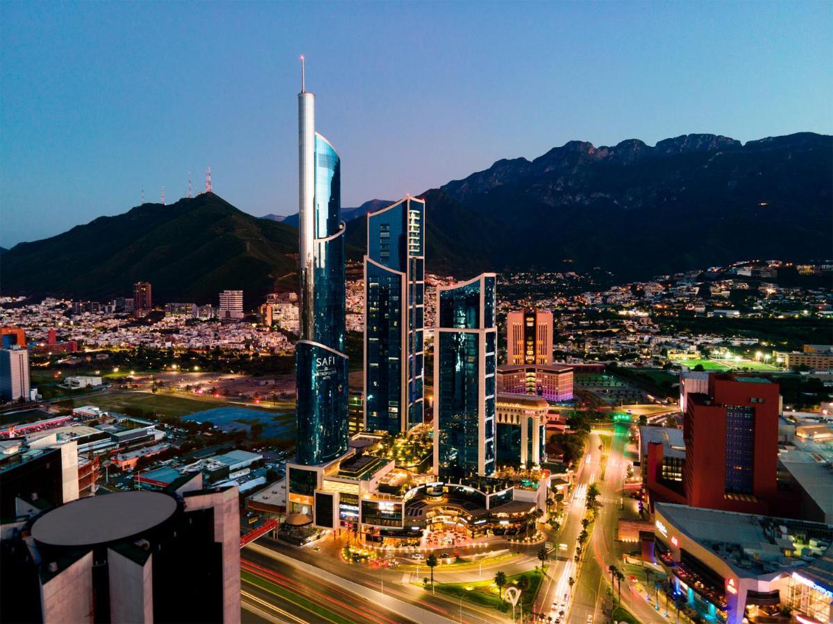 Safi Royal Luxury Metropolitan Hotel San Pedro Garza Garcia Ngoại thất bức ảnh Torre Futura, the tallest building in Guadalajara.