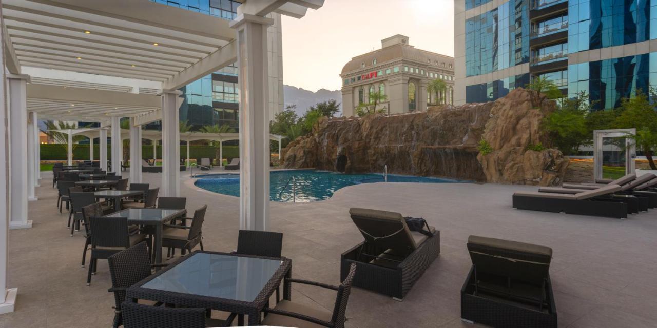 Safi Royal Luxury Metropolitan Hotel San Pedro Garza Garcia Ngoại thất bức ảnh The pool at the hotel