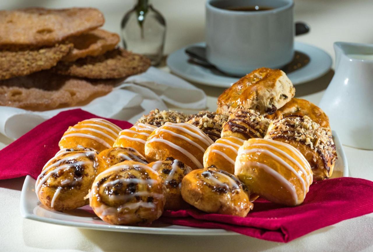 Safi Royal Luxury Metropolitan Hotel San Pedro Garza Garcia Ngoại thất bức ảnh A selection of Danish pastries