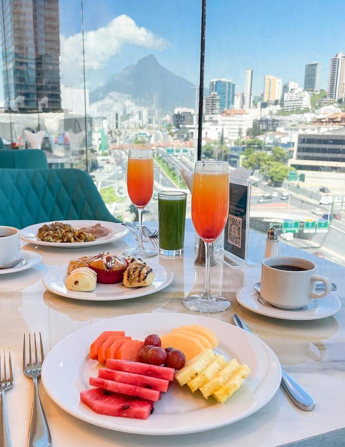 Safi Royal Luxury Metropolitan Hotel San Pedro Garza Garcia Ngoại thất bức ảnh Breakfast at the 360° Restaurant