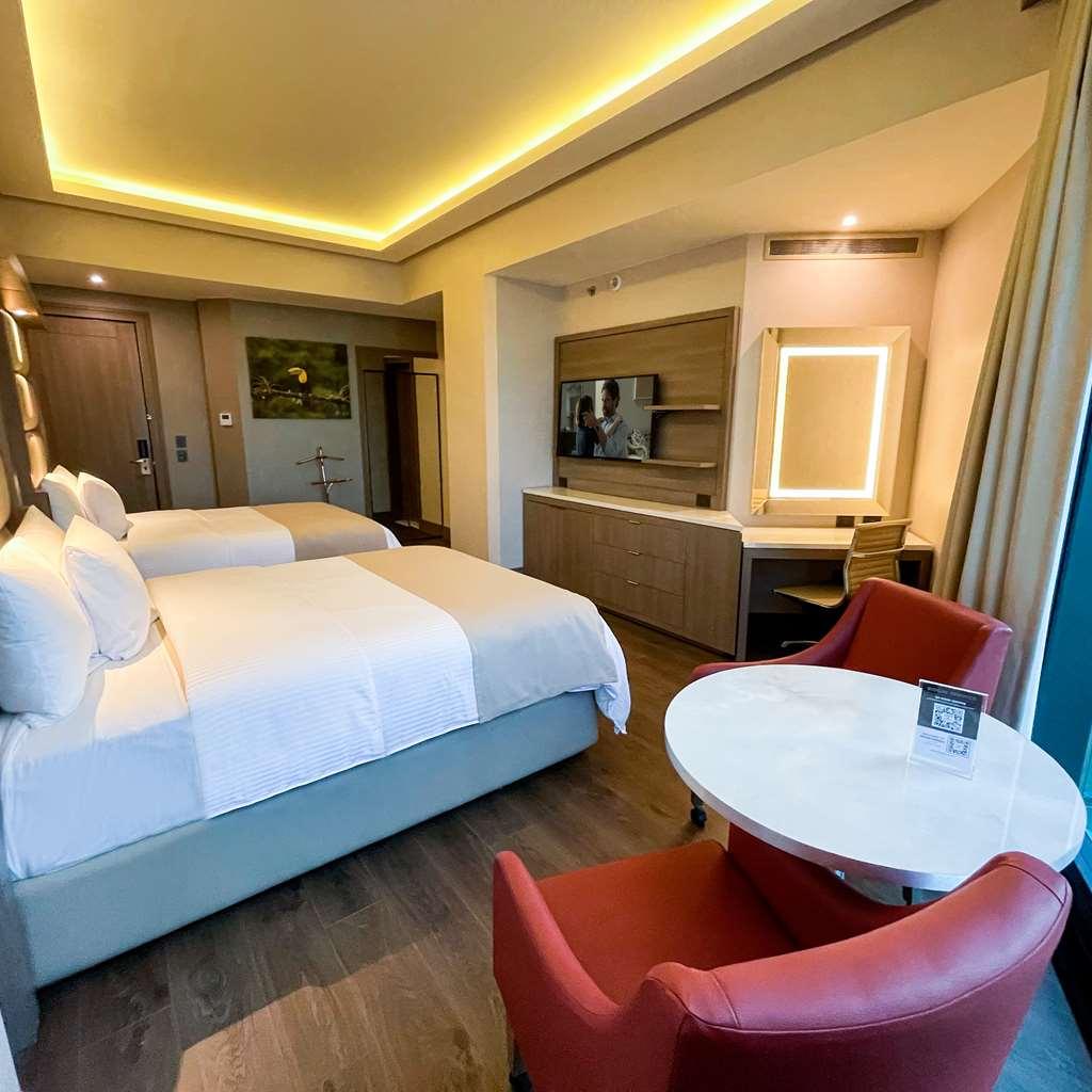 Safi Royal Luxury Metropolitan Hotel San Pedro Garza Garcia Phòng bức ảnh A room at the hotel