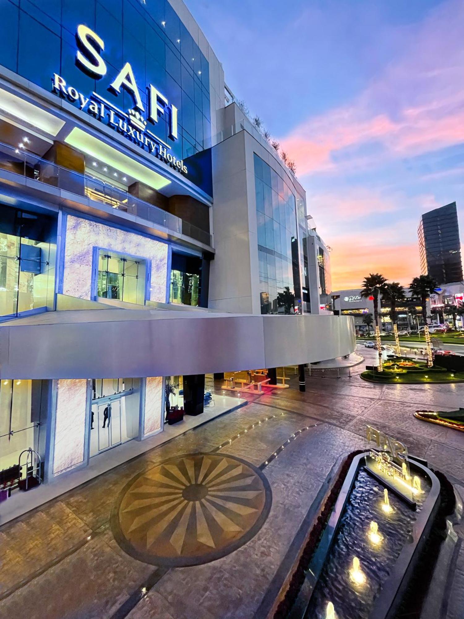 Safi Royal Luxury Metropolitan Hotel San Pedro Garza Garcia Ngoại thất bức ảnh The Village Outlets
